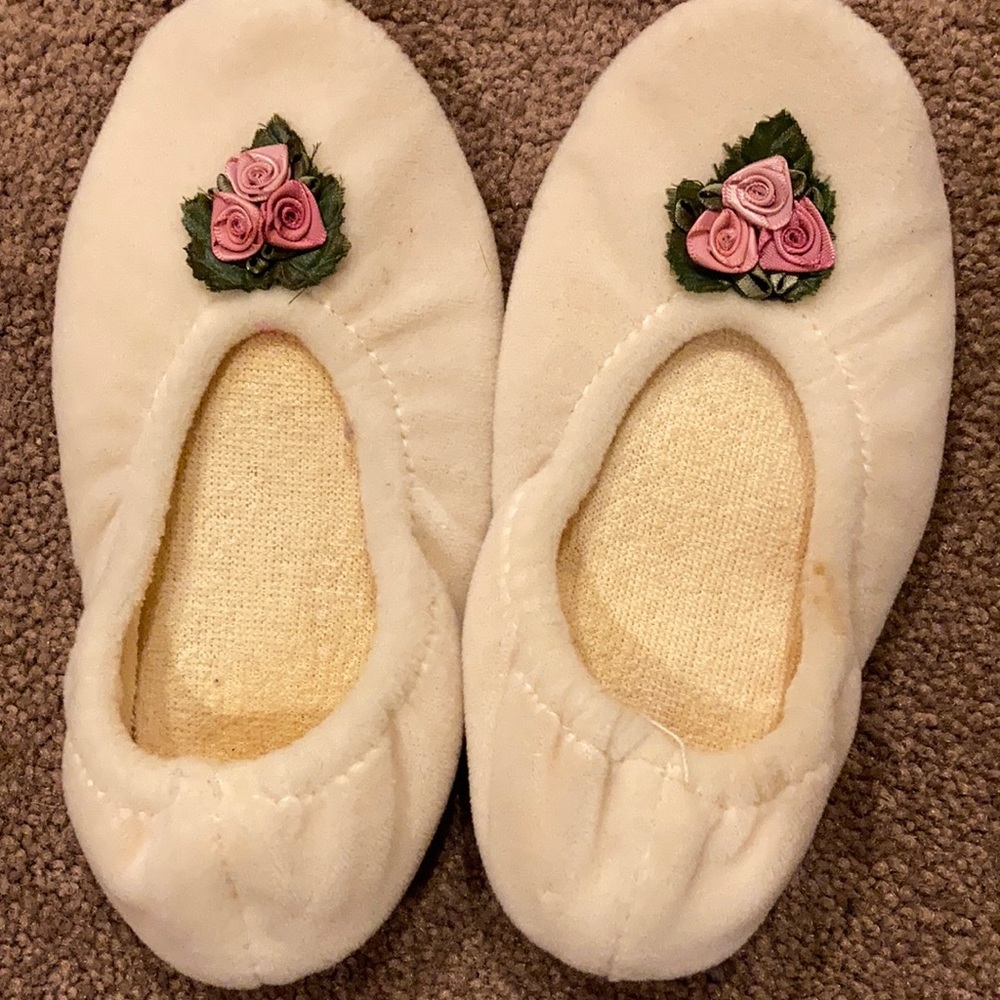 🌻5/$15-Vintage girls slippers ivory plush size 13-1 EUC